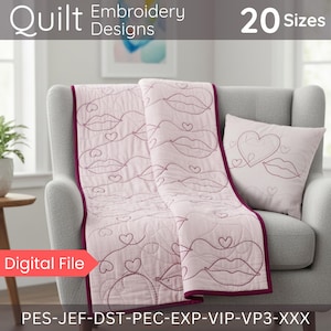 Puede incluir: Un juego de edredón y almohada rosa claro con bordados de labios y corazones. El edredón está sobre un sillón gris. El texto "Quilt Embroidery Designs" y "20 Sizes" son visibles. Las palabras "Digital File" también están presentes.