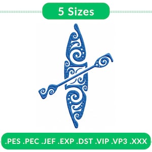 Könnte beinhalten: Ein blaues Design eines Kanus und Paddels mit dekorativen Wirbeln. Das Bild enthält den Text "5 Größen" in einem grünen Banner oben und Dateierweiterungen unten. Dieses Design ist wahrscheinlich für Stickereien oder digitale Kunst gedacht.