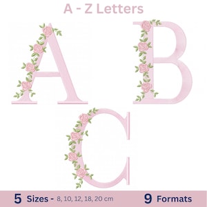 Könnte beinhalten: Gestickte rosa Buchstaben A, B und C, jeweils mit einem floralen Rosen- und Blättermuster verziert. Der Text "A - Z Letters" ist oben. Das Bild zeigt auch "5 Sizes - 8, 10, 12, 18, 20 cm" und "9 Formats".