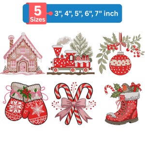 Puede incluir: Una colección de diseños de bordado navideños. Los diseños incluyen una casa de jengibre, un tren rojo, una bola de Navidad, mitones rojos, bastones de caramelo y una bota roja. Los diseños están disponibles en 5 tamaños, de 7.6 a 17.8 cm.