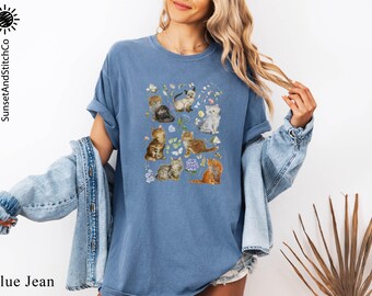 Kitten Shirt, Floral Cats Tee, Floral Kitten Sweatshirt, Cute Kittens Sweater, Flower Shirt, Cute Cat Gift, Cat Mom Comfort Colors T-Shirt