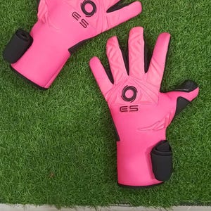 Goalkeeper Gloves size 9 in high quality German latex contact 4mm for professional matches