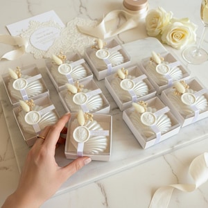 Handmade Oyster Shell Candle Box – Soy Wax with Pearl Decoration, Personalized Wedding Favor