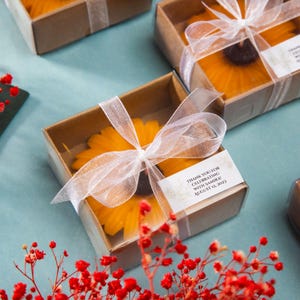 Candela a forma di margherita gialla / Bomboniera profumata fatta a mano / Regalo per matrimonio, baby shower, fidanzamento o festa / Scatola rustica per candele floreali