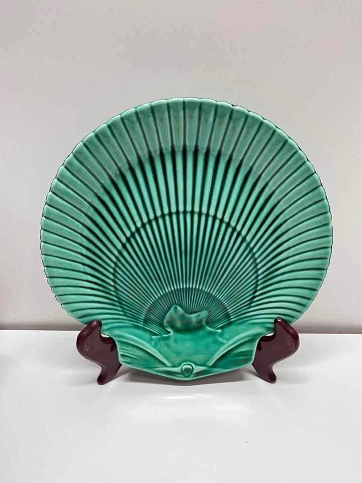Vintage 1955 Wedgwood of Etruria & Barlaston Green Shell Plate