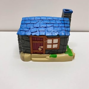 Harry Potter Hagrid's Hut Polly Pocket World of Hogwarts Mattel 2001 Playset