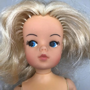 イギリス製　ヴィンテージ　アンティークドール　ペディグリー　pedigree社製 Pedigree sindy doll - Etsy 日本
