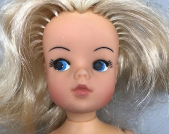 Vintage 1982 80s Pedigree Sindy Quick Change With Magicolour Doll
