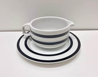 Salsera y plato base Mikasa Tangent Bob Van Allen, color negro, estilo vintage de los años 70, fabricada en Japón.