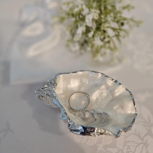 Eleganckie naczynie w kształcie pierścienia z muszli ostrygi | Ręcznie robione | Prezent dla niej | Prezent dla mamy | Prezent na wieczór panieński | Naczynie na drobiazgi | Upominek ślubny | Wyjątkowy prezent
