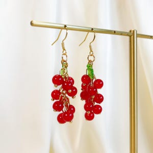 Red Berry Dangle Earrings, red berry earrings, fruit earrings, berry earrings, drop earrings, dangle earrings, red earrings