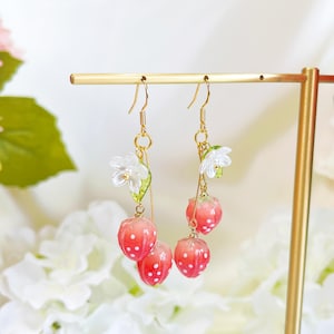 Strawberry Dangle Earrings, strawberry earrings, fruit earrings, flower earrings, cute earrings, red berry earrings, drop earrings, E193