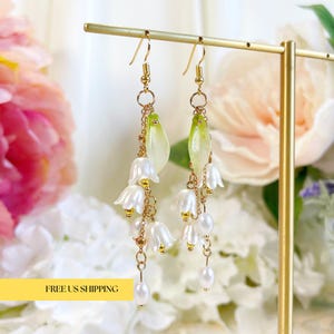 E240 white flower earrings, lily flower earrings, white lily of the valley earrings, flower dangle earrings, floral dangle earrings, bridal