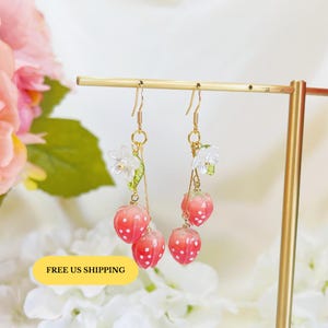 E193 resin strawberry earrings, daisy flower earrings, cute dangle earrings, cute earrings, fruit earrings, boho earrings, handmade earrings