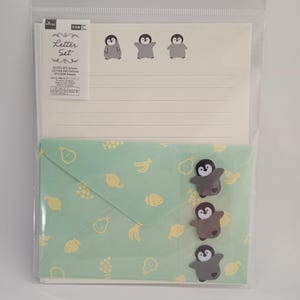 Juego de letras con forma de animalito esponjoso "Pingüino", daiso
