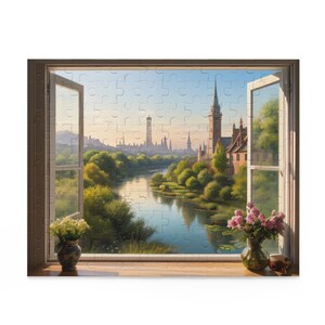 以下が含まれることがあります： 街の skyline と川が見える窓の絵。窓が開いていて、窓際に花瓶に花が飾られています。