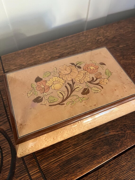Italian Sorrento Floral Inlaid Musical Jewelry Box, plays Edelweiss, Vintage View 2