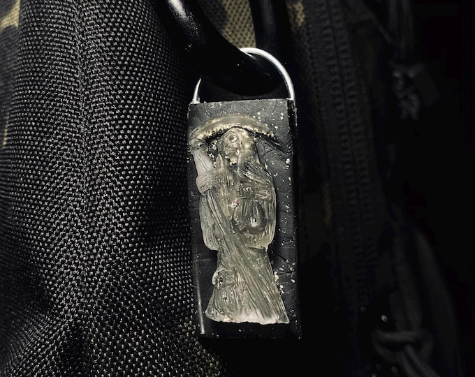 Scythe Blvck Crystal Screw Lock Zipper Pull