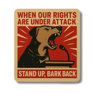 Op de afbeelding: Rechthoekige sticker met een beige achtergrond en een afbeelding van een hond die blaft bij een podium. De tekst luidt "WHEN OUR RIGHTS ARE UNDER ATTACK" en "STAND UP, BARK BACK" in rood en zwart.