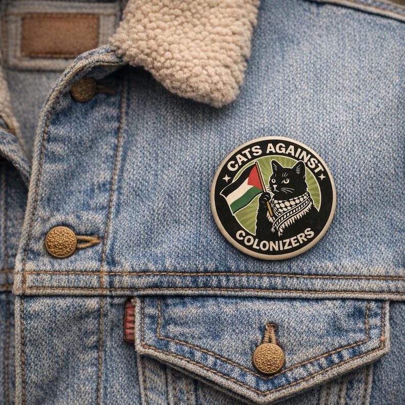 Botón con alfiler de Gatos Contra los Colonizadores de 2,25" / Palestina Libre Gaza Protesta Activista Izquierdista Medio Oriente Conciencia No a la Guerra imagen 2