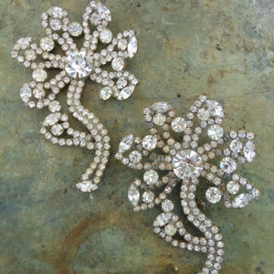 Vintage jewelry finding rhinestone flower brooch pair image 1