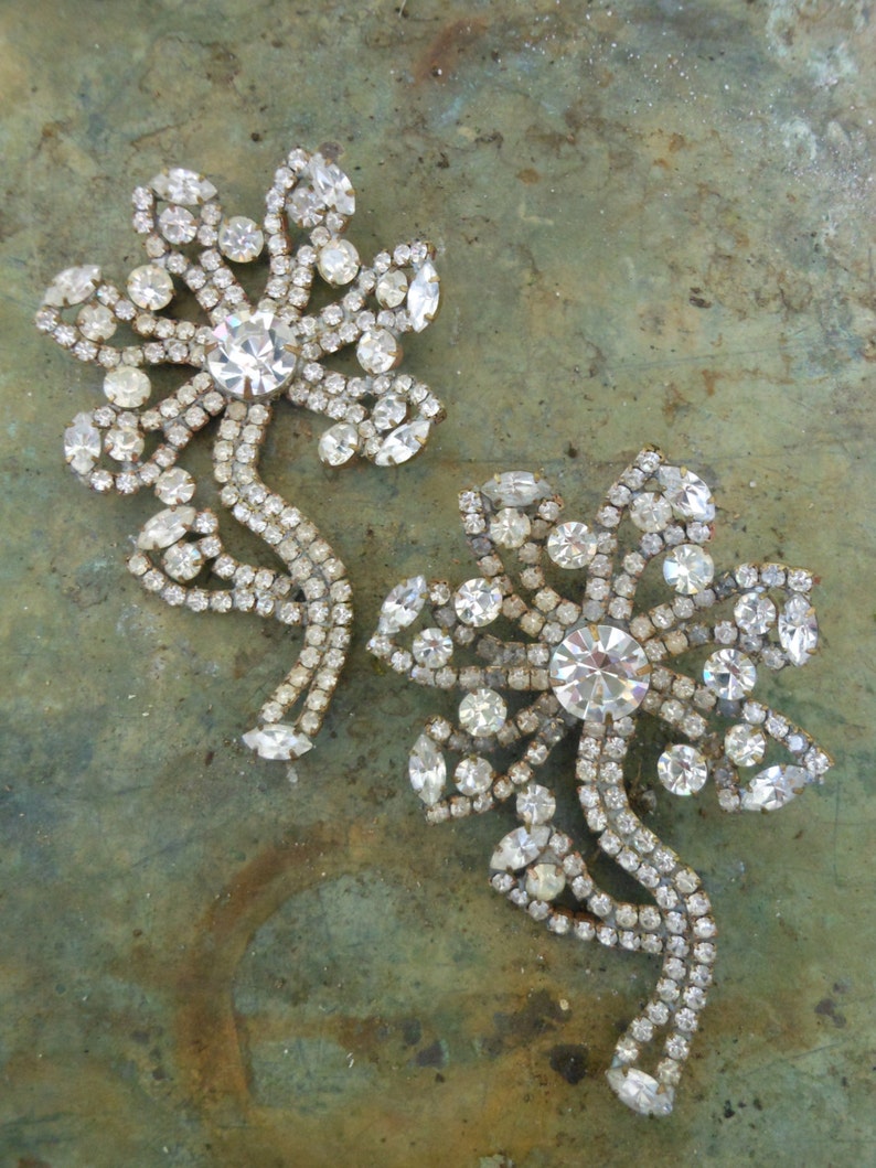 Vintage jewelry finding rhinestone flower brooch pair image 1