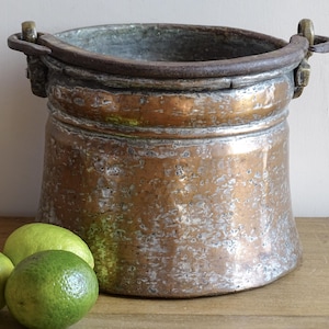 Französischer antiker Kupferkessel mit Messingdetails, kleiner Kupferkochtopf, hängender Pflanzentopf, Utensilientopf, Bauernhausdekor 20 cm