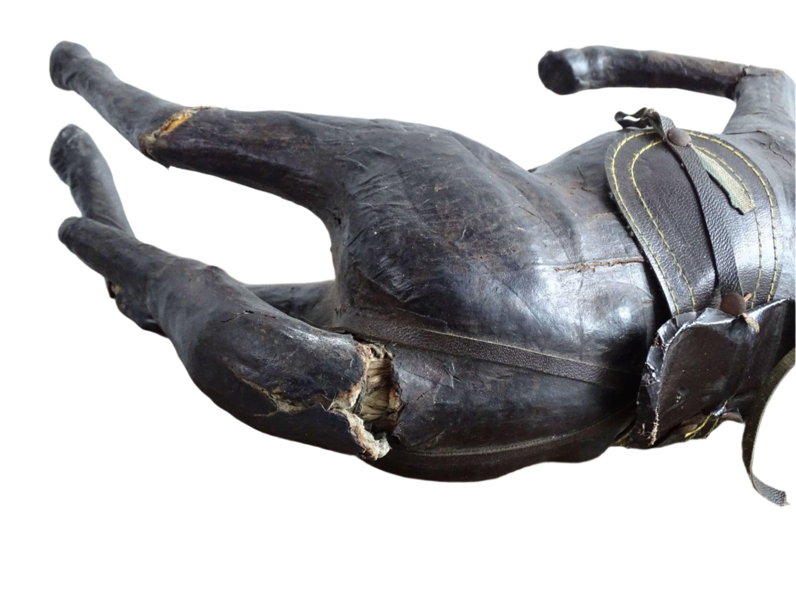 14.2インチのアンティーク調レザー製馬の置物、古いレザー製の動物の