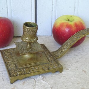 8.9&quot; French Antique Brass Chamber Candle Holder, Ornate Candlestick Holder with Handle, Brass Chamberstick, 19th Century Antique Decor