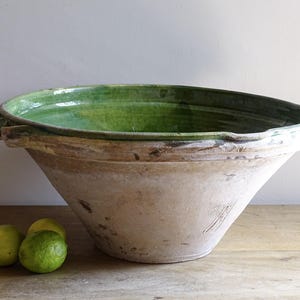 Große antike französische Tian-Schale mit grüner Glasur, Steingutschale, Keramik Gressalle, Bauernhausdekor 46 cm