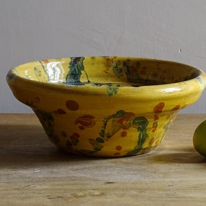 Cuenco antiguo francés de cerámica jaspeada en ocre amarillo jaspeado, cerámica antigua de Saboya, cuenco para mezclar de terracota esmaltada, cuenco decorativo de 25 cm