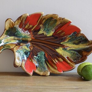 Cuenco de cerámica Vallauris vintage francés con diseño de hojas, cerámica provenzal, decoración otoñal, mediados de siglo, 39 cm