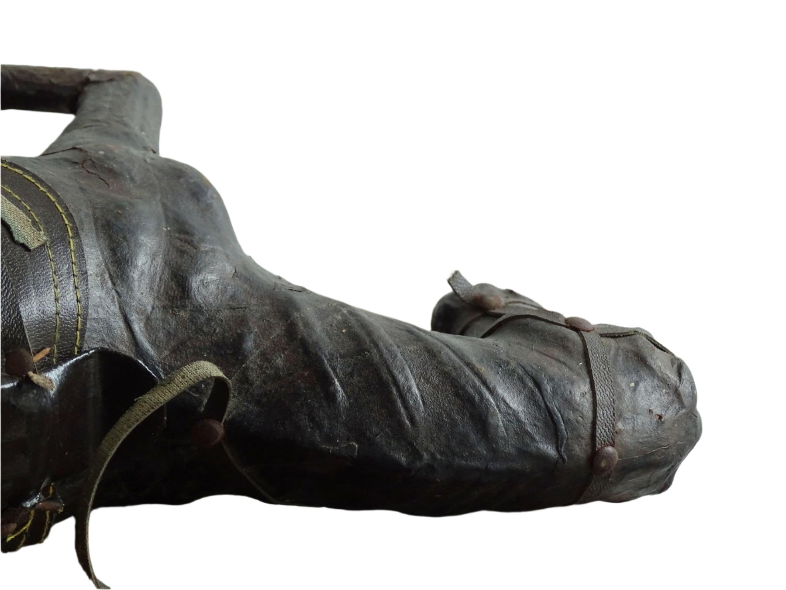 14.2インチのアンティーク調レザー製馬の置物、古いレザー製の動物の