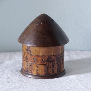 Vintage französische Souvenirdose aus Holz, Schmuckkästchen, Holzbox 13 cm (5,1 Zoll), inklusive US-Zölle