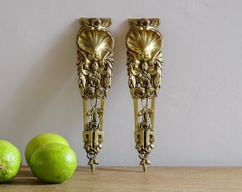 Paar französische antike Möbelgiebel aus vergoldeter Bronze, Ormolu-Verzierungen, Goldleisten, Dekor des 19.Jahrhunderts 22 cm