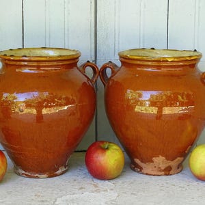 10,6 po. Paire de vases en pot confit antiques Français avec poignées, pots en terre cuite émaillée, pots de poterie anciens, décor de ferme de campagne rustique