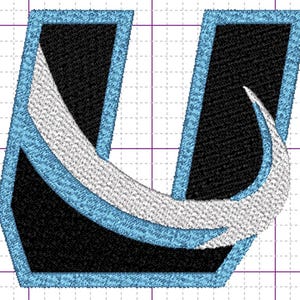 Puede incluir: Parche bordado con la letra estilizada "U". El diseño presenta elementos negros, azul claro y blancos. El parche tiene un aspecto texturizado, probablemente hecho con hilo. El diseño está sobre un fondo de cuadrícula.