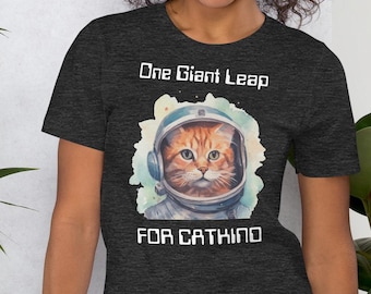Funny Cat Astronaut T-Shirt: Space Cosmonaut Pet Design
