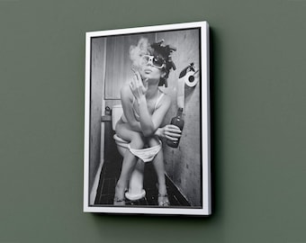 トイレで喫煙する女の子のキャンバス、バスルームの壁アート、すぐに掛けられます