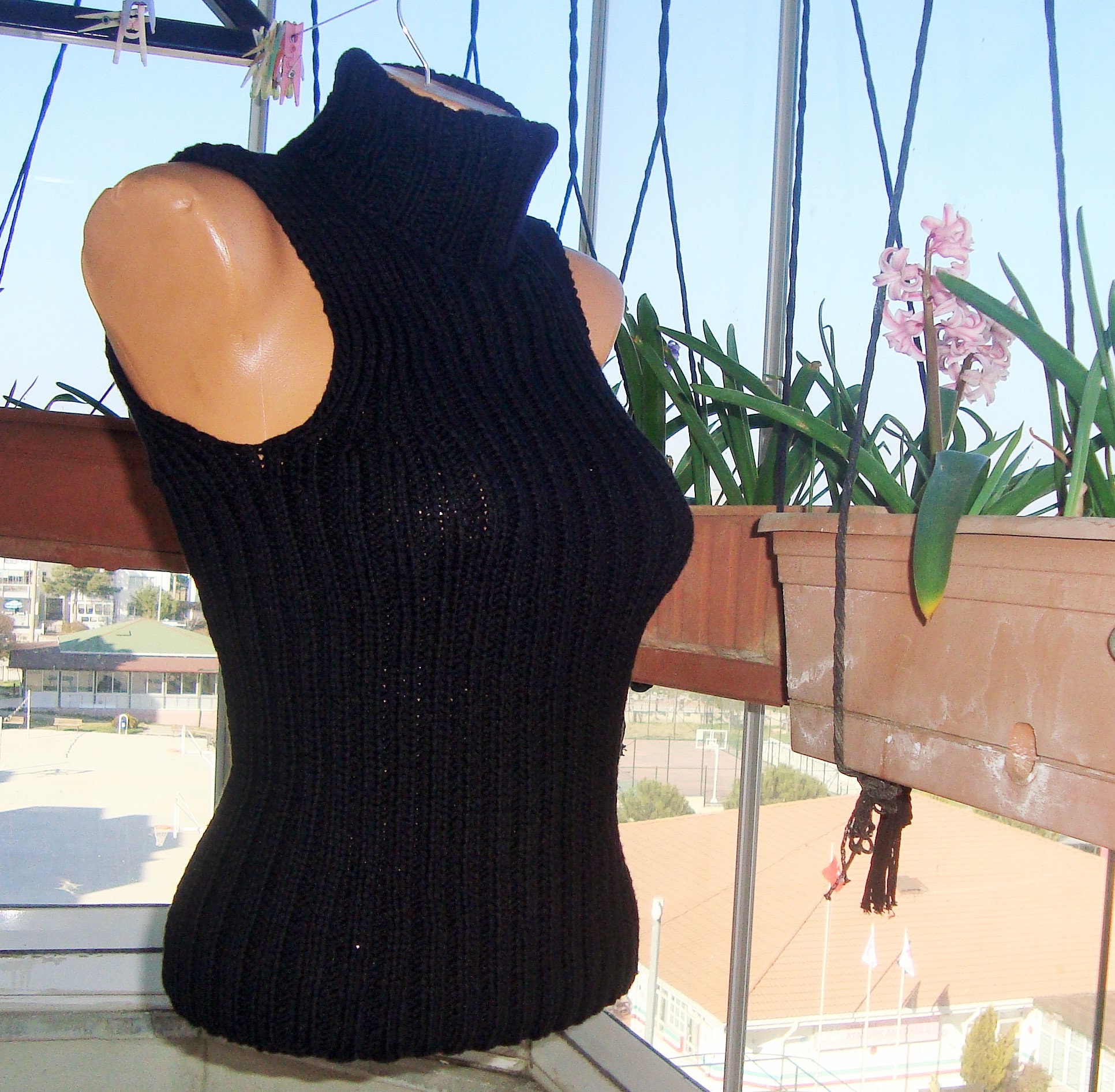 Black sleeveless turtleneck sweater online