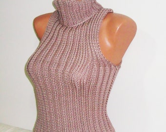 Handgestrickter gerippter Rollkragen-Tank-Top: Beige ärmelloser Pullover aus Viskose-Polyester