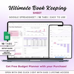 Könnte beinhalten: Ein Laptop mit einer geöffneten Google-Tabelle auf dem Bildschirm. Die Tabelle trägt den Titel "Ultimate Book Keeping Sheet" und hat 10 Registerkarten. Die Tabelle soll Benutzern helfen, ihre Einnahmen und Ausgaben zu verfolgen. Das Bild zeigt auch ein Tablet mit einer ähnlichen Tabelle auf dem Bildschirm. Der Text "Get Free Budget Planner with your Purchase!" wird am unteren Rand des Bildes angezeigt.