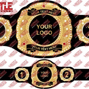 Może przedstawiać: Złoto-czarny wzór pasa mistrzowskiego w zapasach. Pas posiada dużą centralną płytę z miejscem na logo i tekst, flankowaną przez dwie mniejsze płyty z numerami 1 i 2. Projekt zawiera ozdobne detale i tekst "YOUR TEXT HERE".