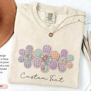 Custom Faux Patchwork Flower Shirt, Personalized Quilted Daisy Tee, Cottagecore Custom Text Top, Faux Applique Floral Gift, Spring Mom Shirt