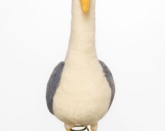 Adorno para la punta del árbol de Navidad hecho con fieltro con aguja