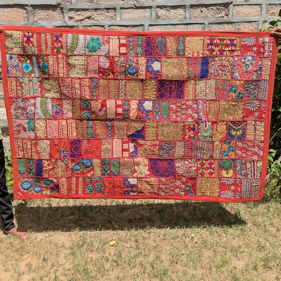 手作りのパッチワークタペストリー壁掛け、刺繍入りのヴィンテージ 