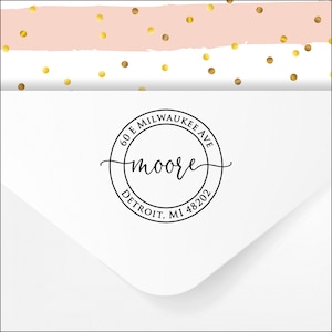 Zelfinktadresstempel, cirkel rond ontwerp. Aangepaste retouradresstempel met mooi cursief lettertype