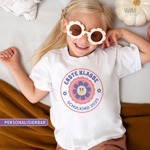 First Grade Schoolchild 2025 T-Shirt Gift School Beginner First Grader | Personalized Children's T-Shirt First Grade School Enrollment