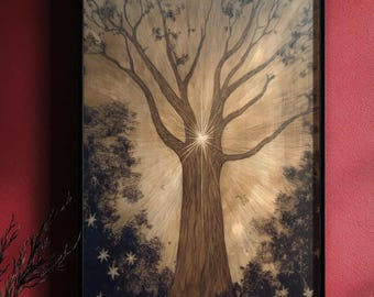 Puede incluir: Obra de arte enmarcada con una ilustración detallada de un árbol con luz radiante que emana de su centro. El tronco y las ramas del árbol son marrones, sobre un fondo dorado. El follaje y las estrellas son de color azul oscuro.