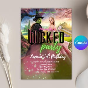 Könnte beinhalten: Eine rosa und grüne Einladung zu einer Wicked-Mottoparty. Die Einladung zeigt eine grüne Hexe und eine rosa Fee mit dem Text "Let the magic begin" und "Wicked Party". Die Einladung enthält auch den Namen des Geburtstagskindes, das Alter, das Datum, die Uhrzeit und den Ort.